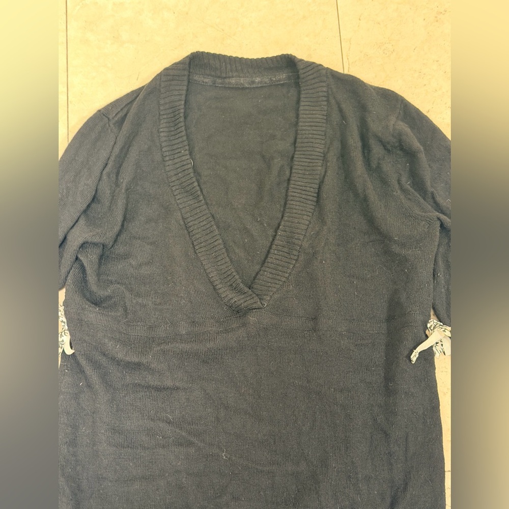 lululemon athletica Midnight V-Neck Sweater - Vintage Cashmere - Picture 4 of 11
